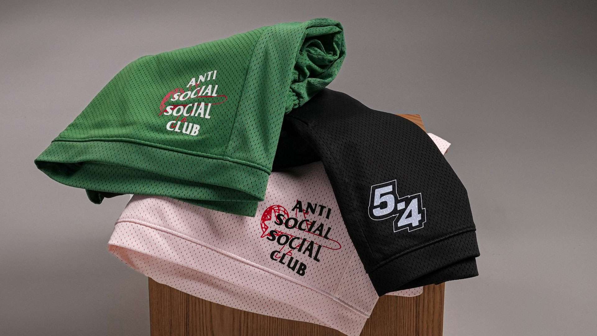 מי לא מכיר את מותג אופנת הרחוב האמריקאי ANTI SOCIAL SOCIAL CLUB. five point four, סטריט, אופנת רחוב